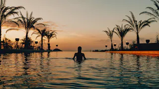 東京から約1時間、千葉で季節を問わず屋外プールを楽しめるボタニカルリゾート