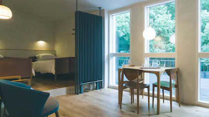 2023年9月軽井沢に開業！北欧家具「ハルタ」が手掛ける全3室のホテルで、自然に包まれる滞在を