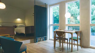 2023年9月軽井沢に開業！北欧家具「ハルタ」が手掛ける全3室のホテルで、自然に包まれる滞在を