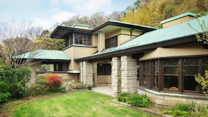 【滞在記】建築家・遠藤新設計、葉山を見渡す1日1組限定の宿で近代建築の美しさに触れる