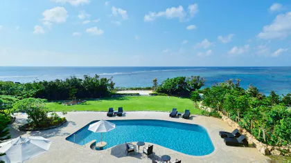 オーシャンビューの絶景に癒される！一度は泊まりたい高級リゾートの「あのお部屋」