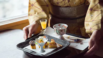 愛媛・道後で温泉旅館の伝統的なおもてなしと美食にこだわる老舗宿