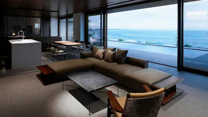 宮崎「NOT A HOTEL AOSHIMA」のラグジュアリー空間で、プライベートプールやサウナを堪能