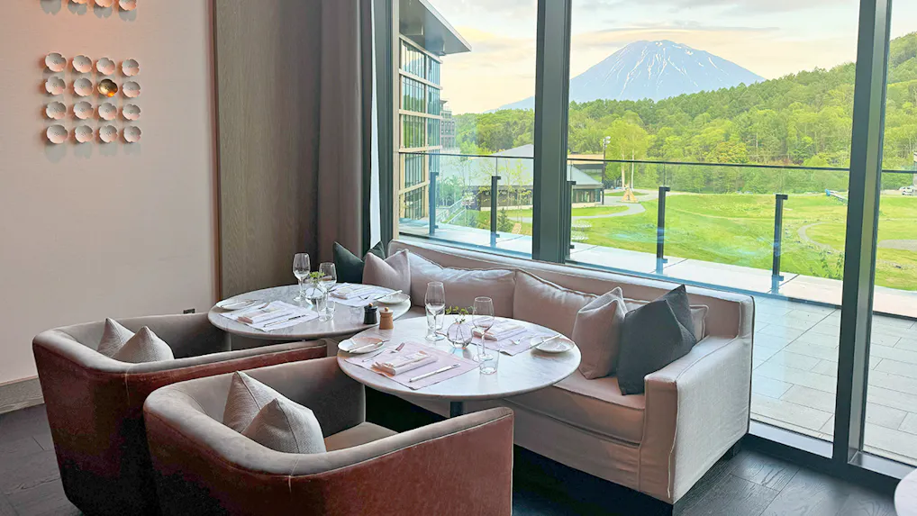 【取材】ニセコに佇む「パーク ハイアット ニセコ HANAZONO」のダイニングで堪能する、多彩な美食体験