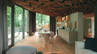 新潟・粟ヶ岳の絶景と美食を満喫できる、隈研吾氏が手掛けた「Snow Peak」初の温泉リゾート