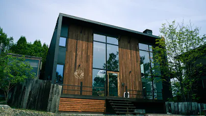 北海道の美しい自然に癒される、1日2組限定の一棟貸しで過ごす穏かな休日