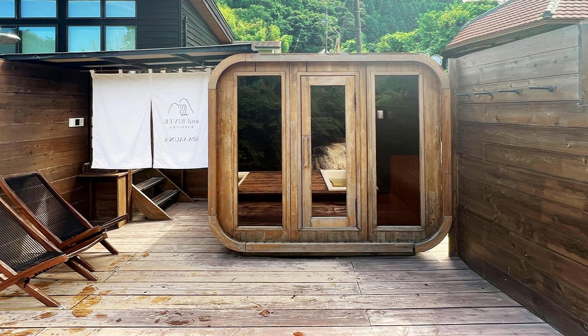 08_00051644.jpg?auto=format,