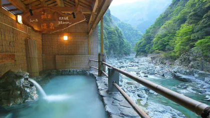 夏の疲れをじっくり癒す！心地よい“ぬる湯”が評判の温泉宿5選