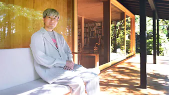 ブックディレクター・幅允孝氏に聞く、“宿の個性”に合わせたライブラリーづくり