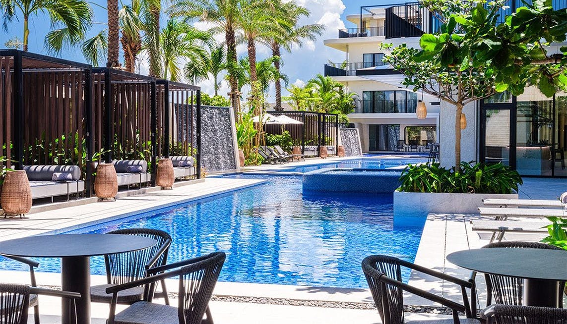 09_00003251.jpg?auto=format,