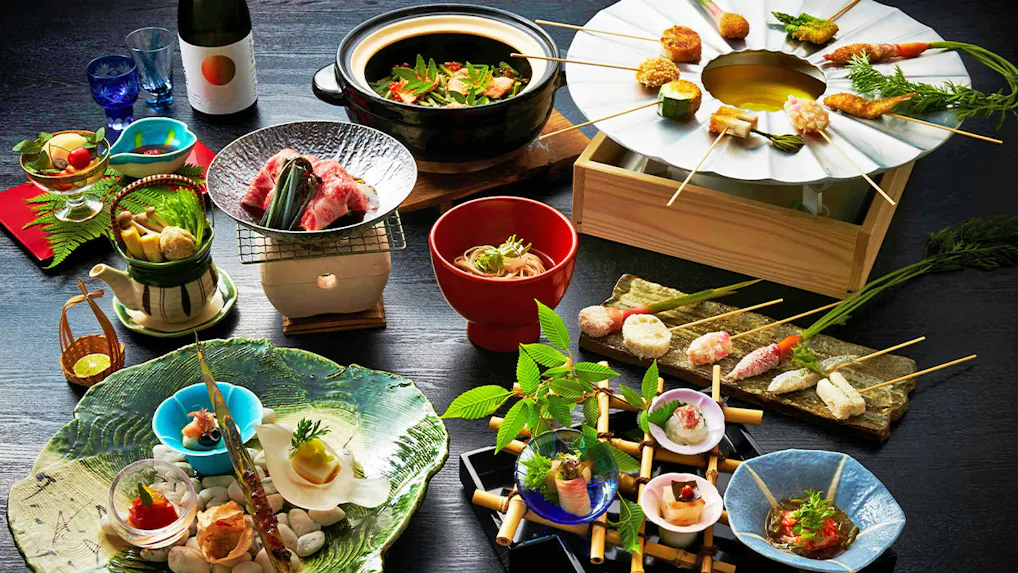 一度は泊まりたい、泉質自慢の名湯と名物料理を堪能できる温泉宿5選