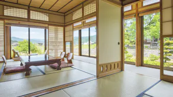 【滞在記】1日3組限定、岐阜・飛騨に佇む薬草料理が自慢の老舗料理旅館で自然の恵みを堪能