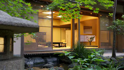 長崎・雲仙で5千坪の日本庭園を有する、全室250平米以上のラグジュアリーな温泉宿