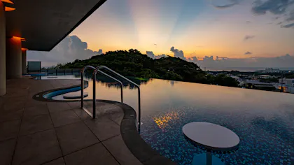 沖縄・読谷に佇む大人の隠れ家リゾートで、自由で贅沢な滞在を堪能