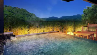 金泉・銀泉を楽しめる有馬温泉の老舗旅館「有馬温泉 欽山」に、露天風呂を備えた豪華な新客室が誕生