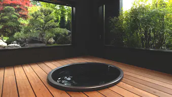 2024年7月、山梨・河口湖近くにオープンした全室露天風呂付の“ワイナリーヴィラ”