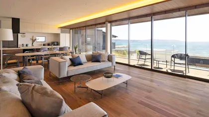 【2025年版】この開放感は癖になる！“300平米以上”の高級一棟貸し・バケーションレンタル5選