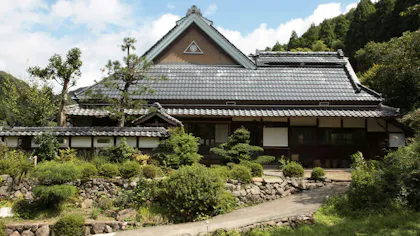 歴史ある古民家で昔ながらの風情を満喫できる、一棟貸し5選　西日本編