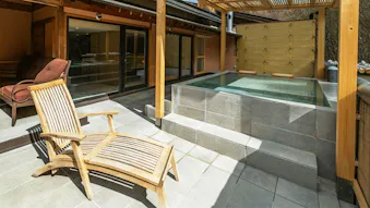 お昼の12時までゆっくり過ごせる、温泉露天風呂付客室がある高級旅館4選　東日本編