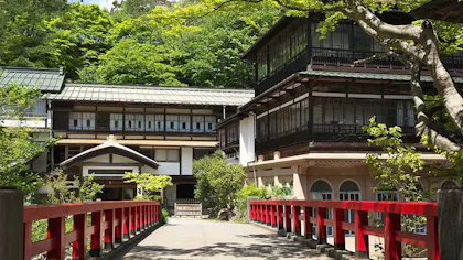 東京から約2時間、非日常感のある創業100年以上の老舗温泉旅館5選