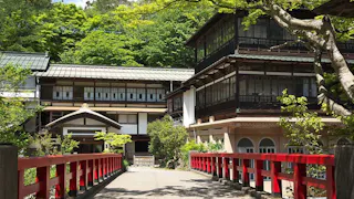 東京から約2時間、非日常感のある創業100年以上の老舗温泉旅館5選