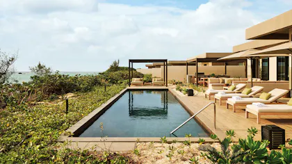 2025年3月沖縄に開業、全室オーシャンビューの「ローズウッド宮古島」で満喫するラグジュアリーなひととき