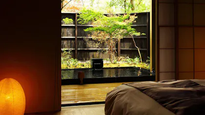 伊豆の露天風呂付離れ客室で、源泉掛け流しの湯浴みが叶う温泉宿5選