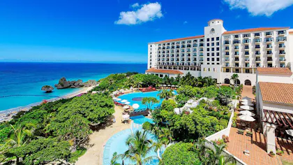 夏休みの子連れ旅におすすめ！海もプールも楽しめる沖縄のリゾートホテル5選