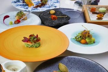 露天風呂付客室や多彩なダイニングが魅力！連泊におすすめな温泉宿