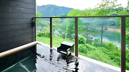 東京から約2時間、おこもり旅を満喫する露天風呂付客室があるオールインクルーシブの温泉宿