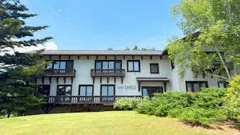 【取材】八ヶ岳にある小さなオーベルジュ「ヒュッテ・エミール」で、美食やインテリアを楽しむ上質なひととき