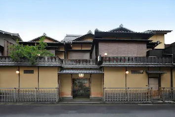 夏の京都で過ごす、数寄屋造りの宿
